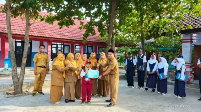Arzan Siswa SDN 2 Ranjeng Borong Medali Saat Teman Asyik Bermain