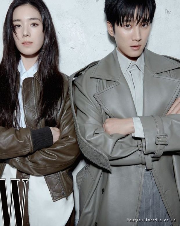 Ahn Bo Hyun dan Jung Eun Chae pancarkan pesona serasi dalam pemotretan bersama W Korea.
