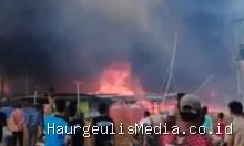 Indramayu Mencekam! Deretan Kapal Nelayan Ludes Dilalap Si Jago Merah , di Pelabuhan Karangsong Indramayu 6 Agustus 2026, 15:57 WIB
