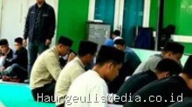 Indramayu Nadoman: Lantunan Syair Sarat Makna, Warisan Budaya Pesantren yang Terus Dilestarikan di Indramayu 8 Agustus 2026, 14:31 WIB