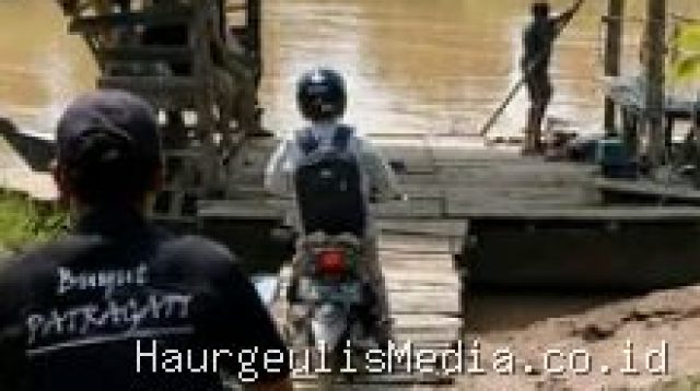 Indramayu Tak Bisa Bicara, Tak Berarti Tak Berdaya: 20 Tahun Kisah Warga Indramayu Menarik Perahu di Sungai Cimanuk 10 Agustus 2026, 17:43 WIB