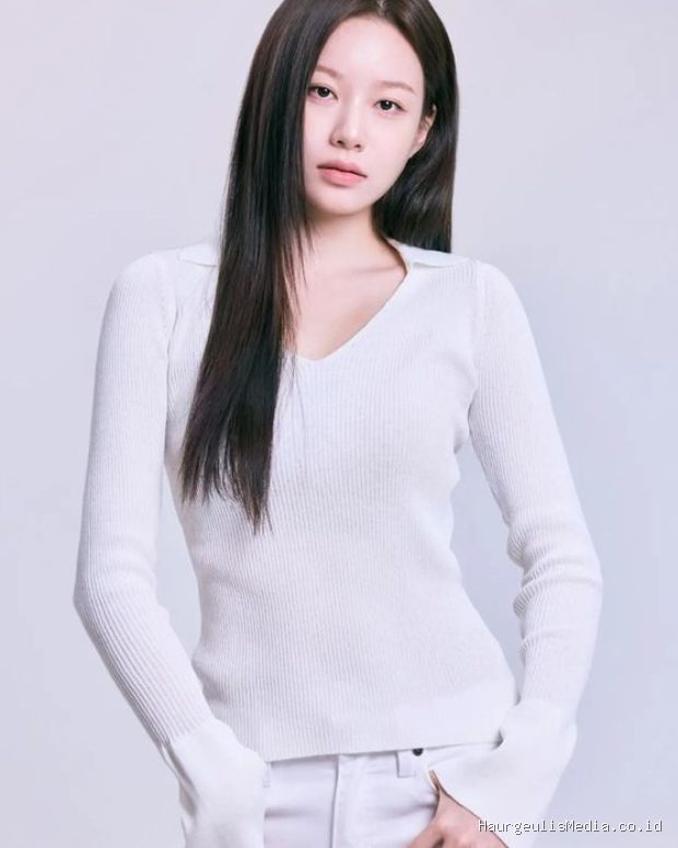 Park Yoo Na memperbarui foto profilnya dalam naungan KeyEast Entertainment. Sang aktris menyiratkan kepercayaan mendalamnya kepada agensi yang memanajemen karirnya.
