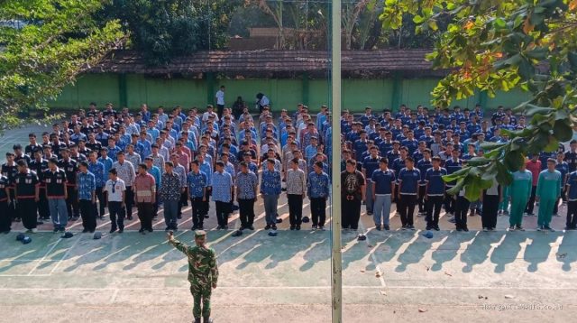 Koramil 1615/Haurgeulis Bekali Siswa SMK PGRI Gantar Panca Waluya