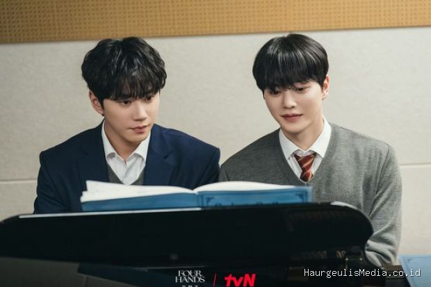 Potret Lee Jun Young dan Song Kang dalam drama 'Four Hands Two Sonatas'.