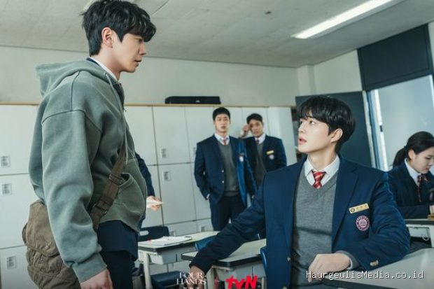 Lee Jun Young dan Song Kang bersaing untuk memperebutkan gelar pianis terbaik dalam potongan adegan drama '<a href=