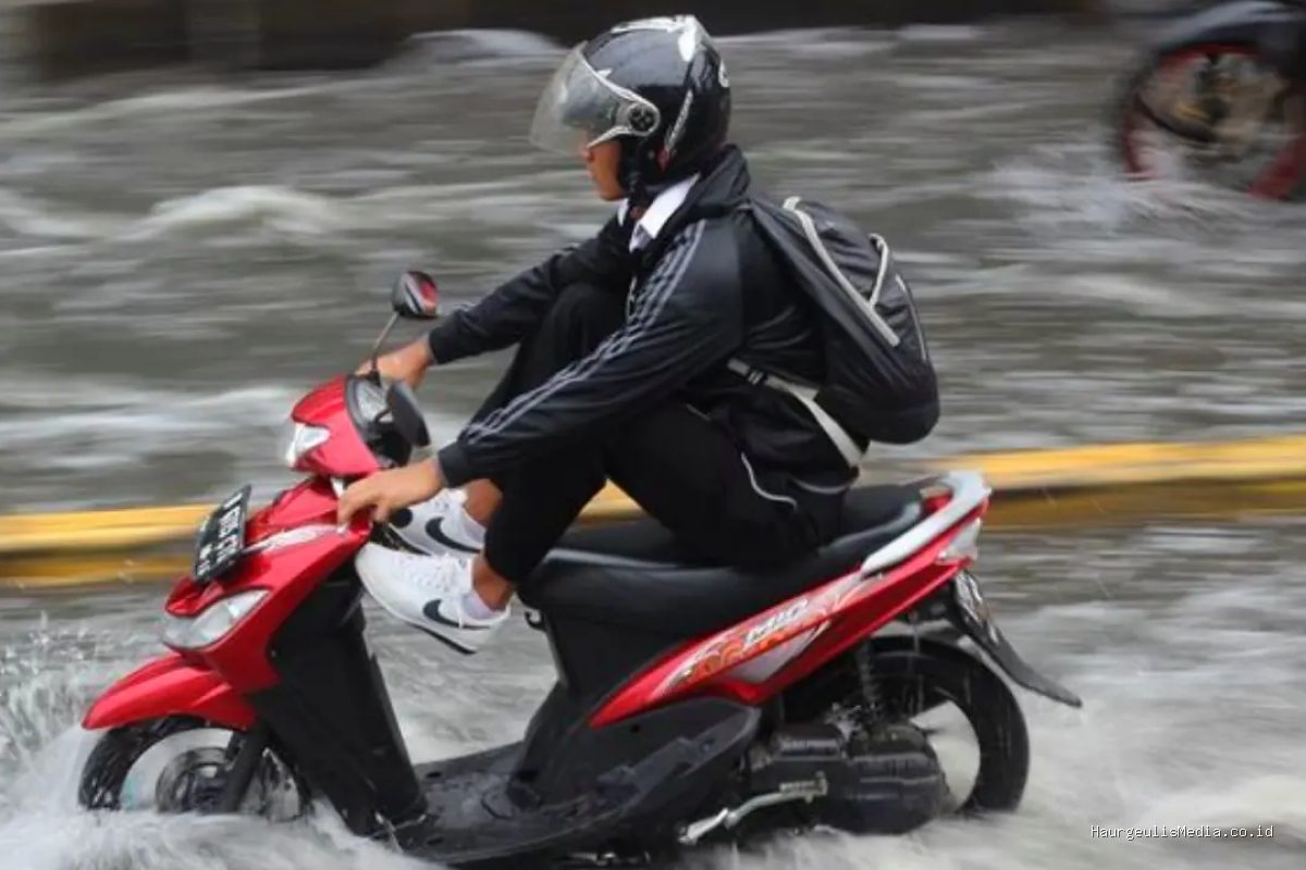 Motor Terkena Banjir: Hindari Menyalakan Mesin untuk Mencegah Kerusakan