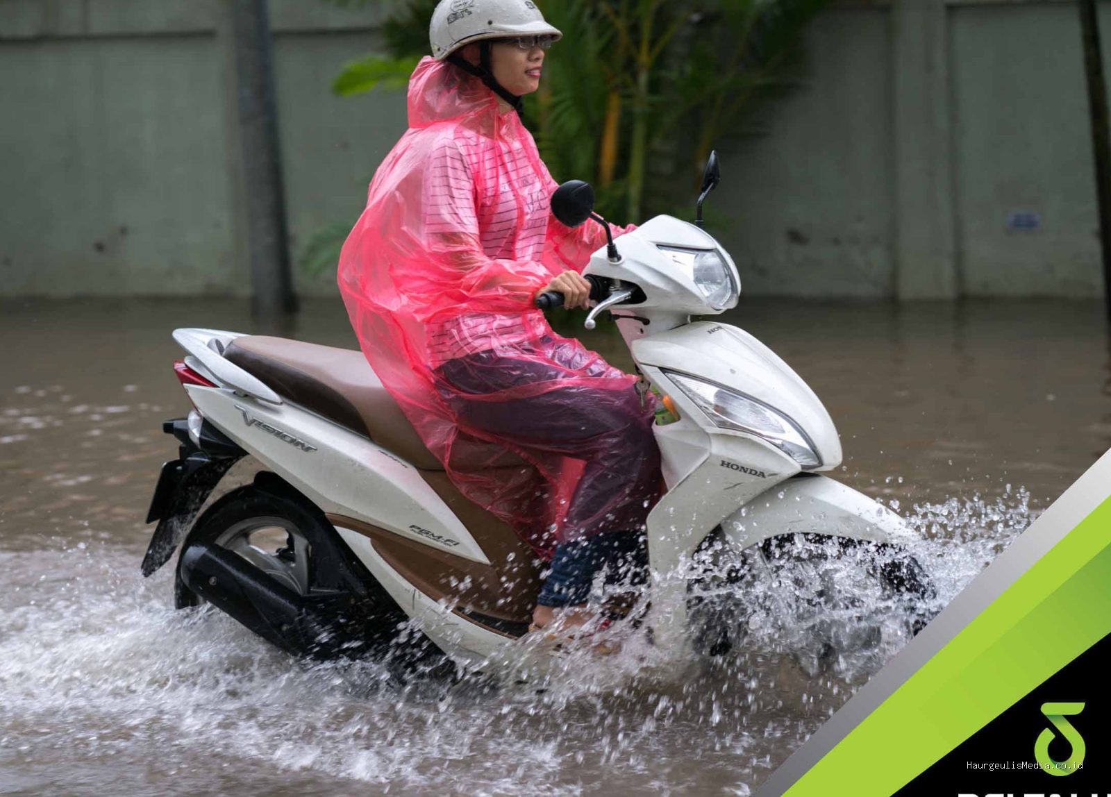 Panduan Merawat Motor Setelah Terkena Hujan Agar Tetap Awet