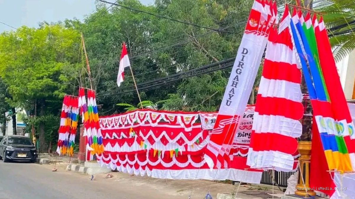 Pasar Bendera Indramayu Jelang HUT ke-81 RI: Pedagang Raup Rp20 Juta