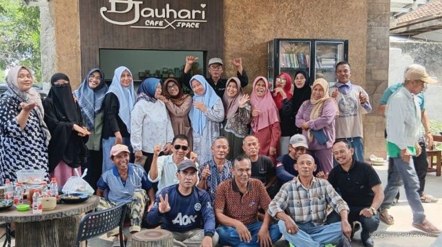 Reuni Akbar SMP Muhammadiyah Haurgeulis 84: 42 Tahun Rindu Terbayar di Cafe Djauhari
