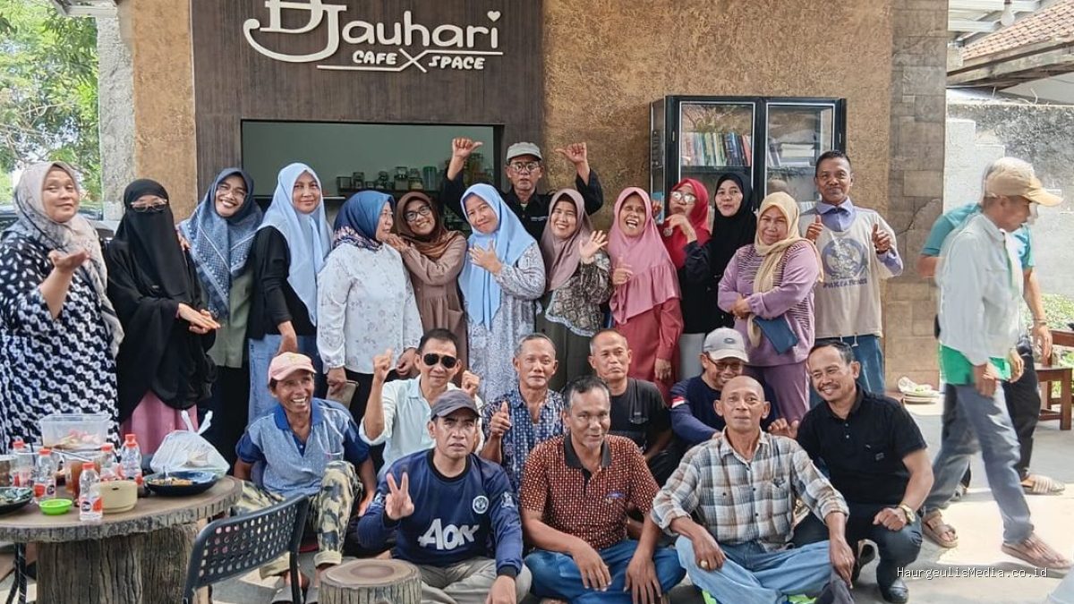 Reuni Akbar SMP Muhammadiyah Haurgeulis 84: 42 Tahun Rindu Terbayar di Cafe Djauhari
