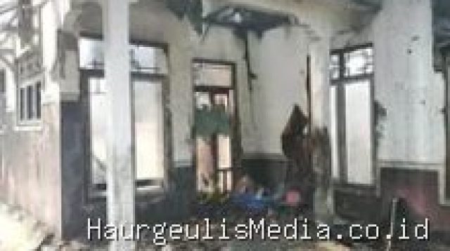 Rumah di Indramayu Ludes Terbakar Saat Ditinggal Ngobeng, Kerugian Rp 100 Juta