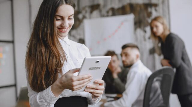 Transformasi Bisnis Tradisional ke Digital dengan Teknologi