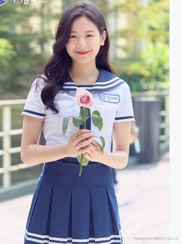 Jang Gyu Ri merintis karirnya di industri hiburan dari nol. Sang idol secara perdana menunjukkan bakat dalam menyanyi dan menari di acara penyintasan bakat Idol School yang kemudian berlanjut menantang diri mengikuti ajang Produce 48.