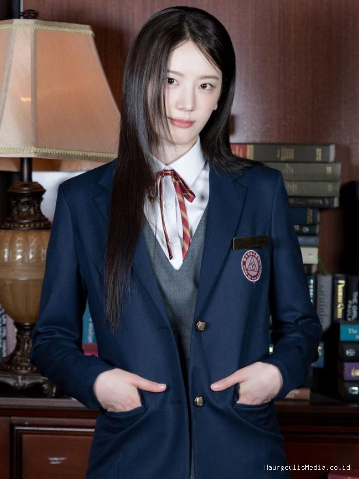 Menyeimbangkan antara karir dan pendidikan, Jang Gyu Ri diketahui masih menempuh pendidikan perguruan tinggi di Seoul Institute of the Arts. Sang idol mengambil jurusan akting yang menunjang minat terbesarnya saat ini.