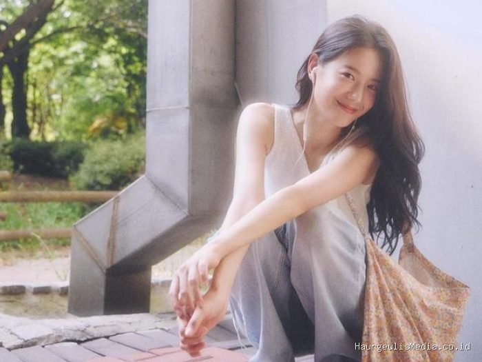 Kehidupan cepat dan adaptif telah melekat dalam hidup Jang Gyu Ri sejak kecil. Selain sering bermigrasi ke beberapa kawasan dalam negeri, Jang Gyu Ri juga pernah menjalani keseharian cukup singkat di Amerika Serikat.