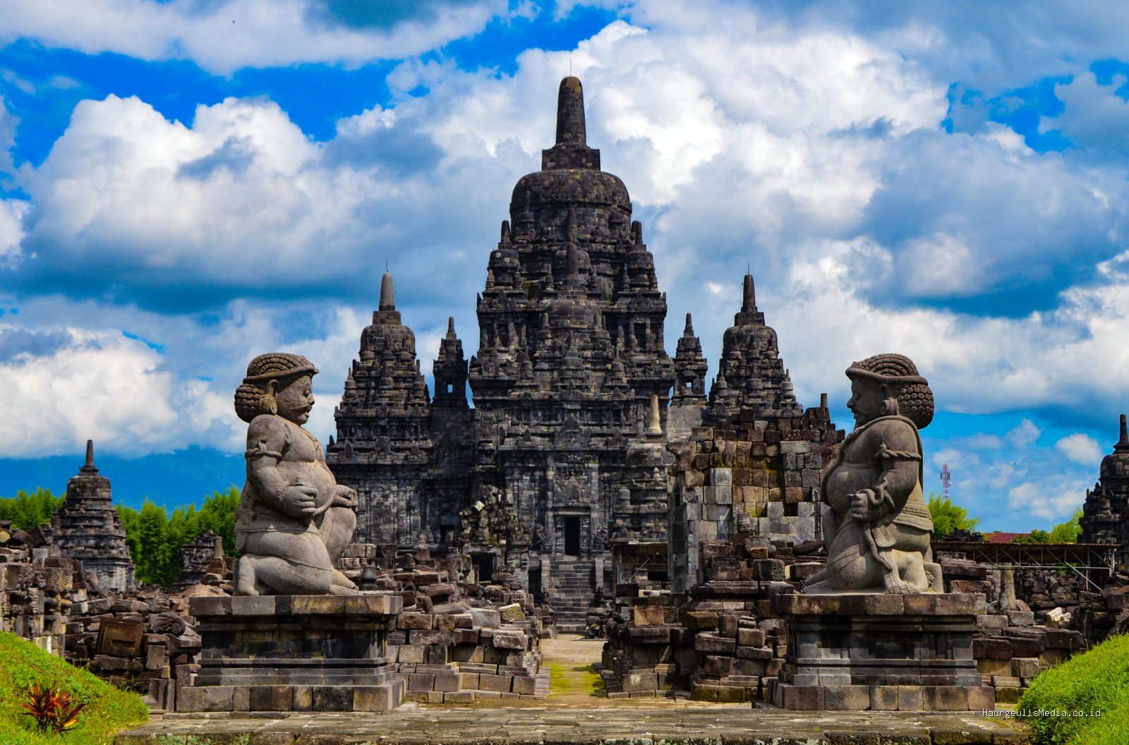 Destinasi Wisata Budaya Indonesia dengan Nilai Sejarah Tinggi