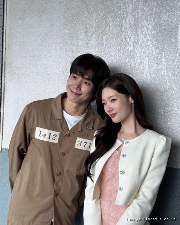 Jung Chae Yeon dan Kang Sang Jun kembali membangun chemistry sebagai pasangan kekasih di drama 'Flex X Cop'* . Sebelumnya keduanya pernah beradu akting bersama dalam drama 'Beyond the Bar'.