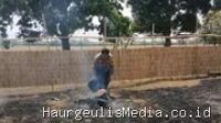 Kebakaran Lahan di Haurgeulis Indramayu: Warga Cegah Api ke Permukiman