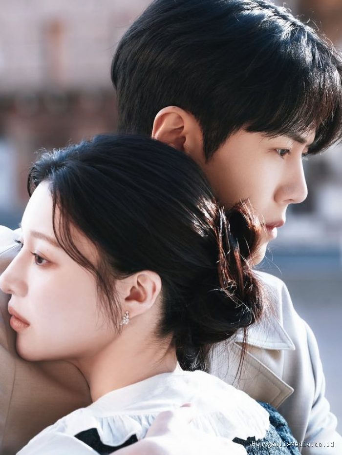 Kim Seon Ho dan Go Yoon Jung saat berakting di Can This Love Be Translated