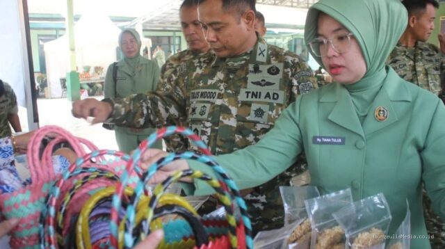 Kodim 0616/Indramayu Perkuat Ekonomi Lokal Lewat Bazar HUT TNI