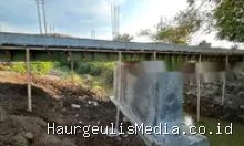 Lucky Hakim Tinjau Jembatan Kali Perak, Akses Pertanian Jatimunggul Segera Pulih