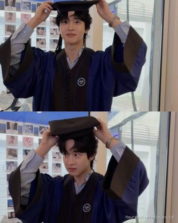 Jang Dong Yoon akhirnya menjemput penantian panjangnya berupa wisuda setelah 15 tahun menempuh pendidikan di perguruan tinggi.