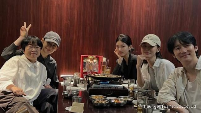 Nostalgia Anna: Suzy Kembali Hangout Bareng Pemain Drakor Anna
