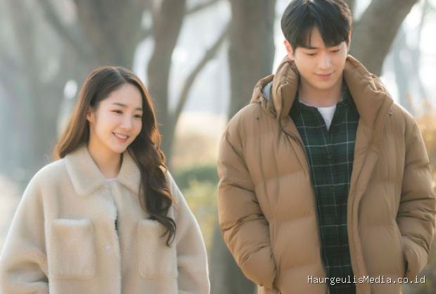 Park Min Young dan Seo Kang Joon di When the Weather is Fine/ Foto: soompi.com