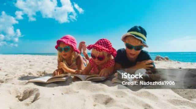 Panduan Aman dan Nyaman Liburan ke Pantai bersama Anak Kecil