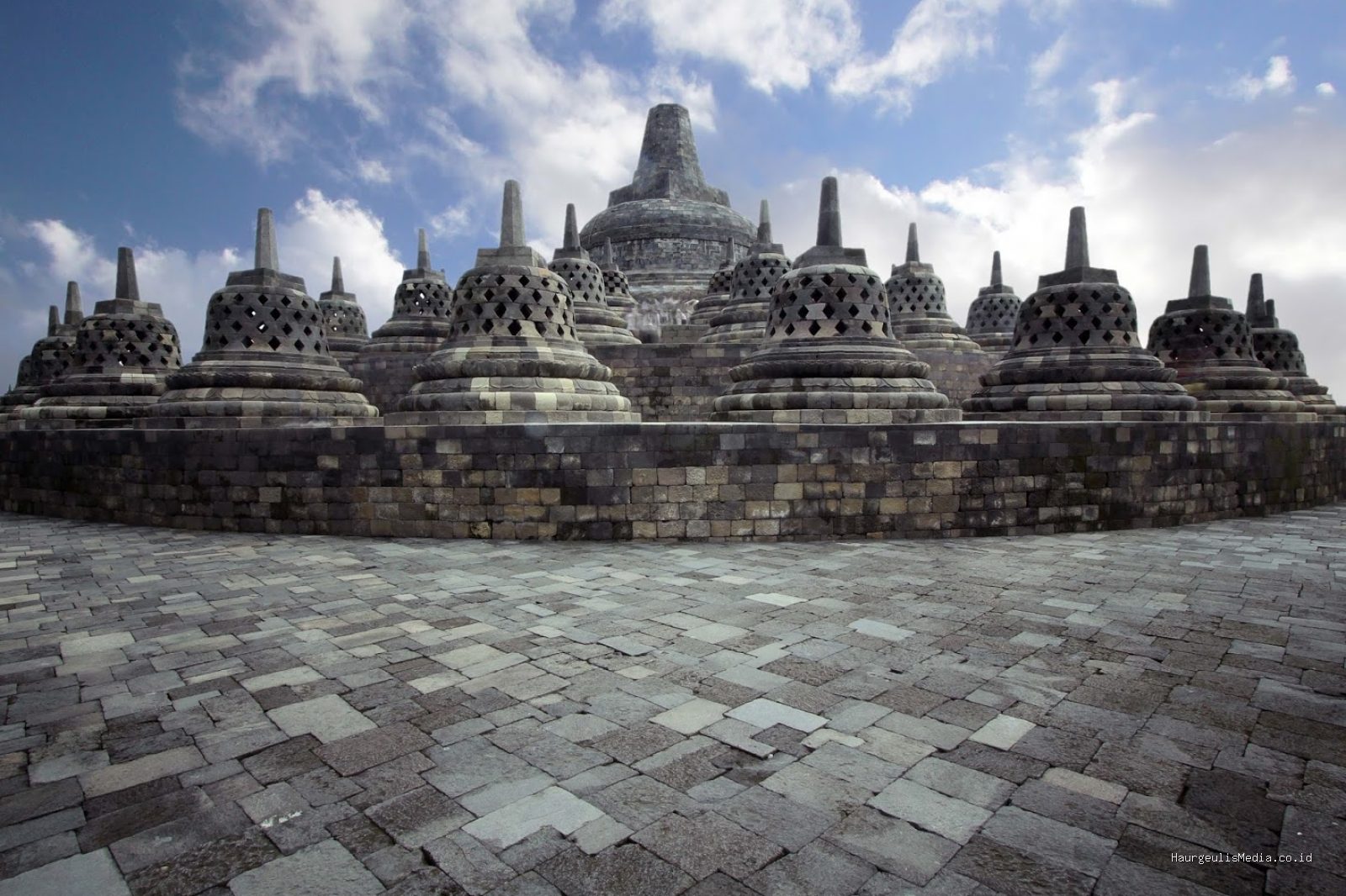 Panduan Lengkap Berkunjung ke Candi Bersejarah di Indonesia