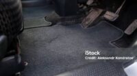 Panduan Praktis Membersihkan Karpet Mobil Agar Kembali Bersih