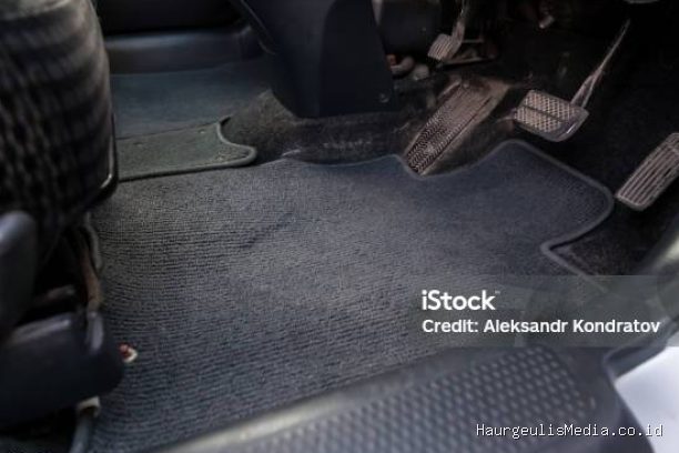 Panduan Praktis Membersihkan Karpet Mobil Agar Kembali Bersih