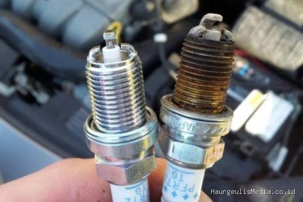 Penyebab Busi Motor Cepat Hitam dan Cara Mengatasinya
