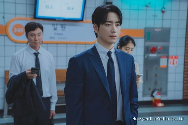 Lee Jun Hyuk di The Ordinary Jackpot/ Foto: instagram.com/tvn_drama