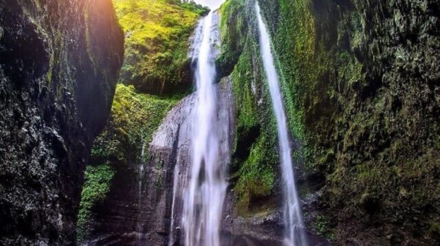 Rekomendasi 7 Destinasi Wisata Air Terjun yang Masih Alami