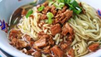 Resep Mie Ayam Kuah Kaldu Ayam Gurih dan Praktis di Rumah