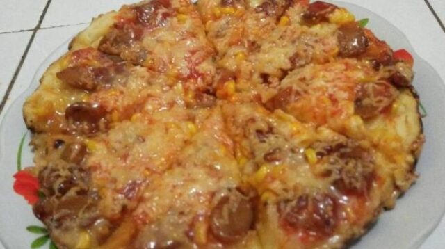 Resep Pizza Teflon Topping Sosis yang Praktis dan Anti Gagal