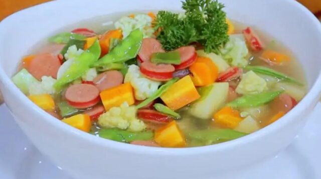 Resep Sayur Sop Bening Segar, Sehat, dan Mudah Dibuat di Rumah
