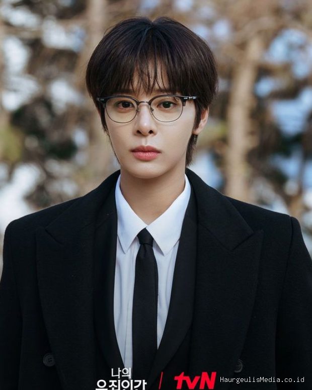 Seol In Ah bertransformasi menjadi laki-laki dalam perannya di drama 'Love in Disguise'.