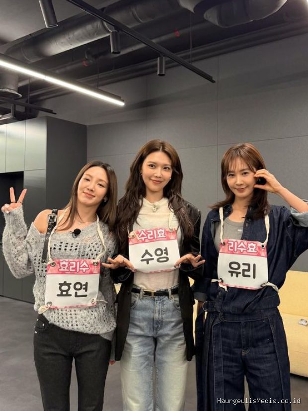 Potret Girls' Generation-HRS melalui perjalanan debutnya dengan cara unik berawal dari sitkom hingga terwujud nyata.