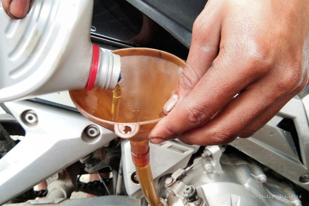 Waktu Ideal Ganti Oli Motor Berdasarkan Jarak Tempuh dan Pemakaian